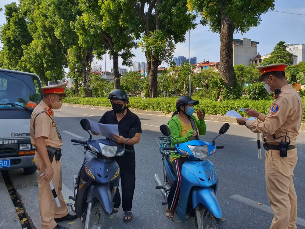 Hà Nội xử phạt hơn 1,2 tỷ đồng trong ngày thứ 15 giãn cách xã hội. Ảnh: kinhtedothi
