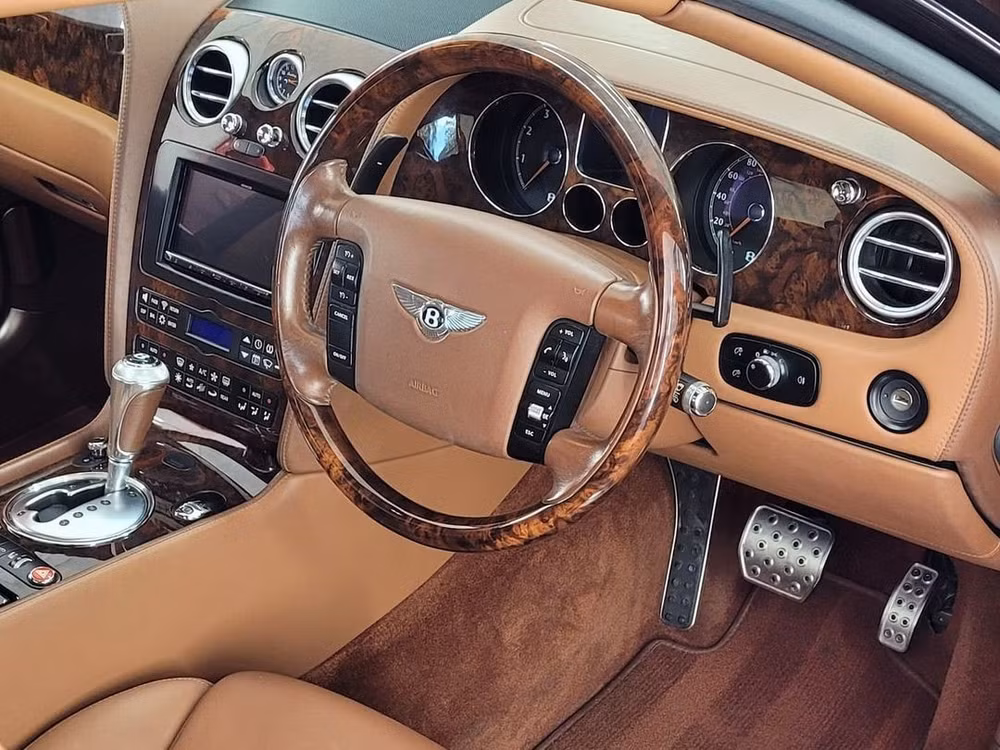 Bentley Continental Flying Spur 2005. Ảnh: DC Customs
