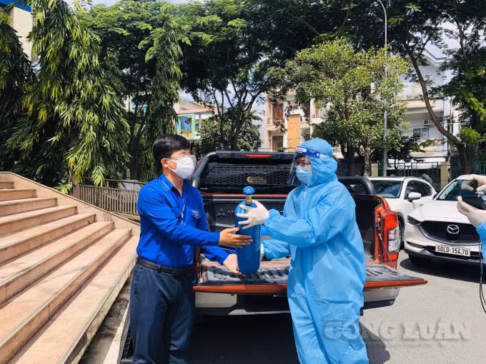 Bình oxy được giao cho Quận Đoàn trên địa bàn 6 quận huyện gồm: quận 7, quận 8, quận 10, quận Tân Phú, quận Bình Tân và huyện Bình Chánh
