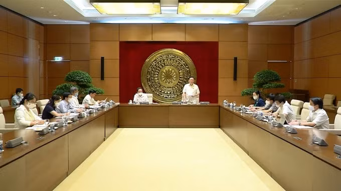 Quang cảnh buổi làm việc.
