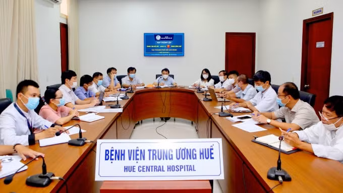 Bệnh viện Trung ương Huế họp bàn thống nhất về khâu thiết kế trung tâm.