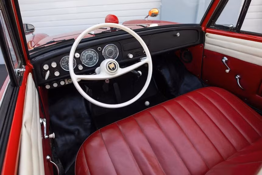 Xe mui trần Amphicar 770. Ảnh: Bonhams