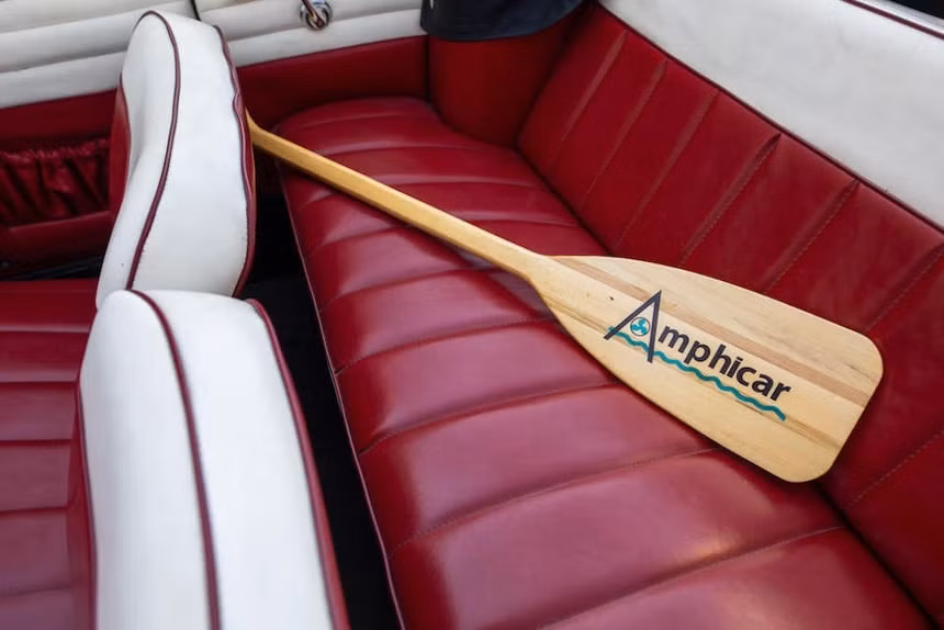 Xe mui trần Amphicar 770. Ảnh: Bonhams