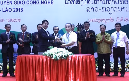 Ký kết giữa Đại học Quốc gia Hà Nội và Đại học Quốc gia Lào. Ảnh:&nbsp;Thu Hiền.