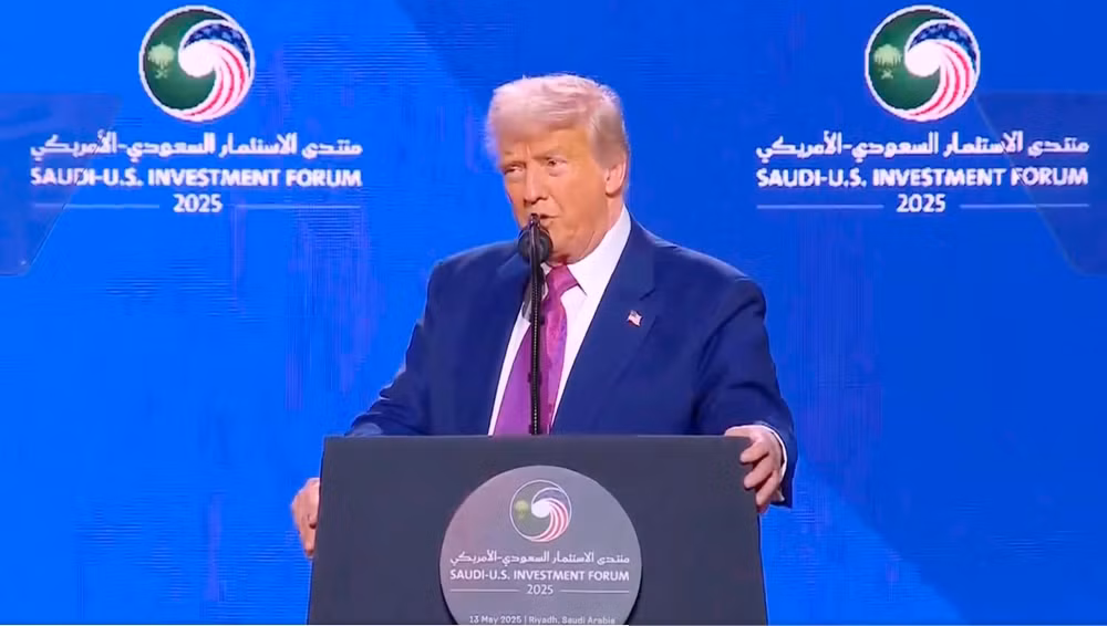 Ông Trump dự Diễn đàn đầu tư tại Ả Rập Xê Út ngày 13/5. Ảnh chụp màn hình.