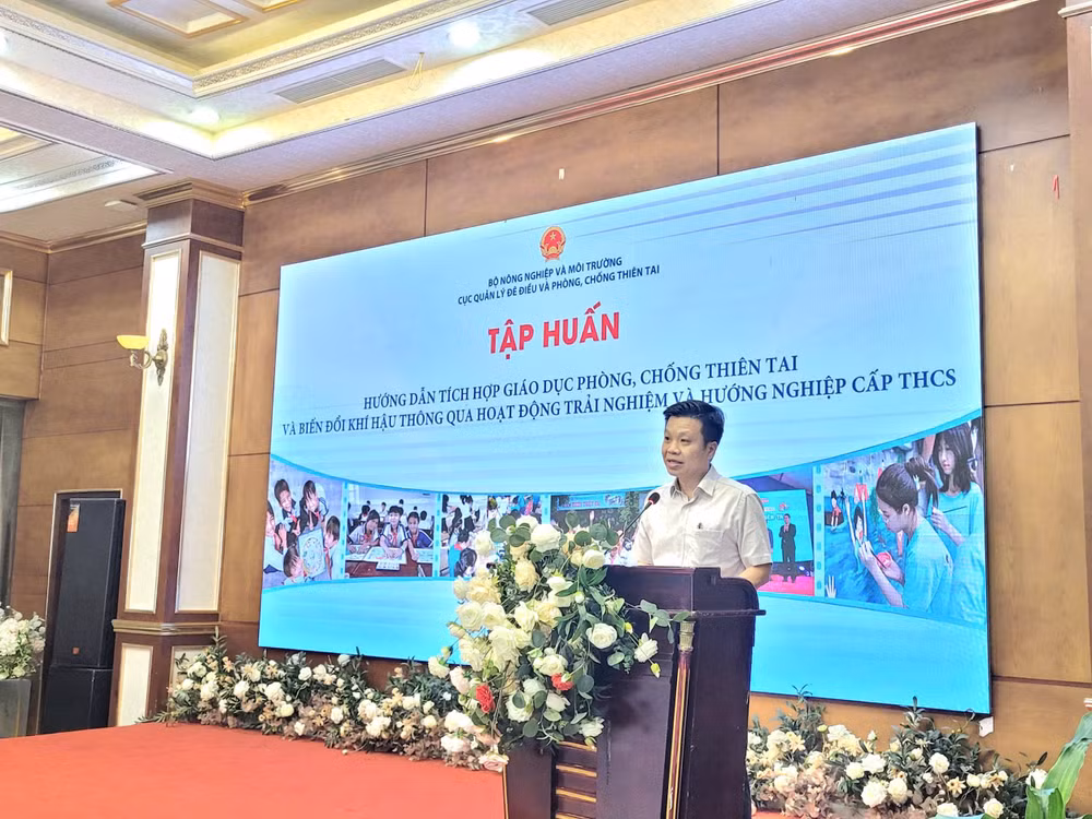 Ông Nguyễn Thành Phương - Chuyên viên cao cấp, Trưởng phòng Phòng Quản lý rủi ro thiên tai cộng đồng và truyền thông đại diện Cục Quản lý đê điều và PCTT phát biểu khai mạc