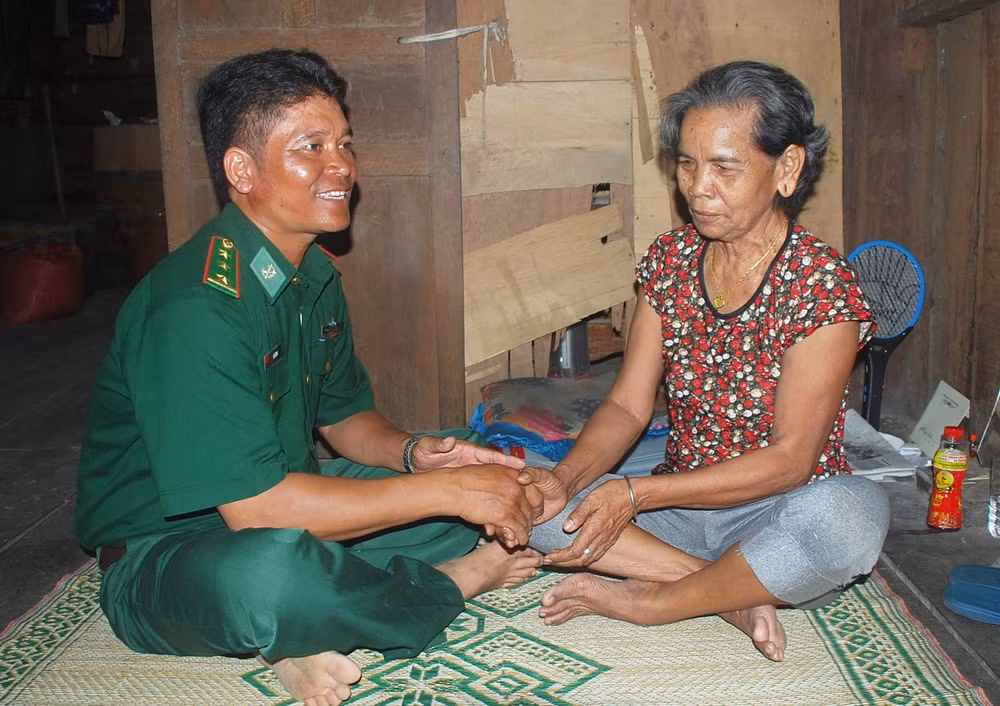 ảnh 2 Già Lâm luôn phối hợp cùng với Đồn biên phòng giúp người dân thoát nghèo