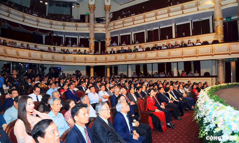 Quang cảnh lễ trao Giải thưởng Bảo Sơn 2024. 