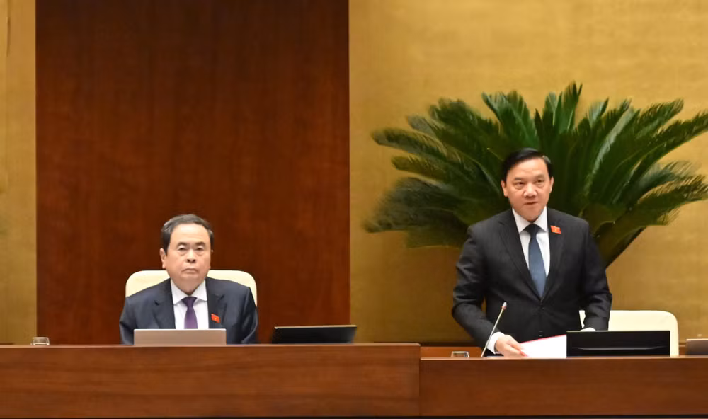 Phó Chủ tịch Quốc hội Nguyễn Khắc Định điều hành phiên họp.