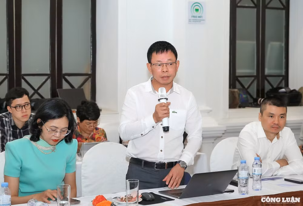 Ông Phùng Công Sưởng - Tổng biên tập báo Tiền phong đóng góp nhiều ý kiến tâm huyết