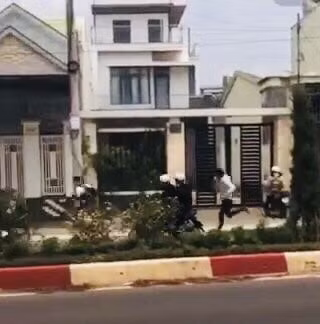 gia lai nam hoc sinh lop 12 bi mot thanh nien la mat cam dao duoi danh hinh 1