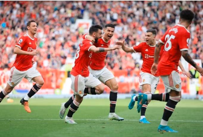 ronaldo toa sang giup man utd thap sang hy vong tro lai top 4 hinh 4