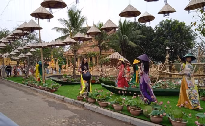 trung bay ton vinh sen trong doi song van hoa viet hinh 11
