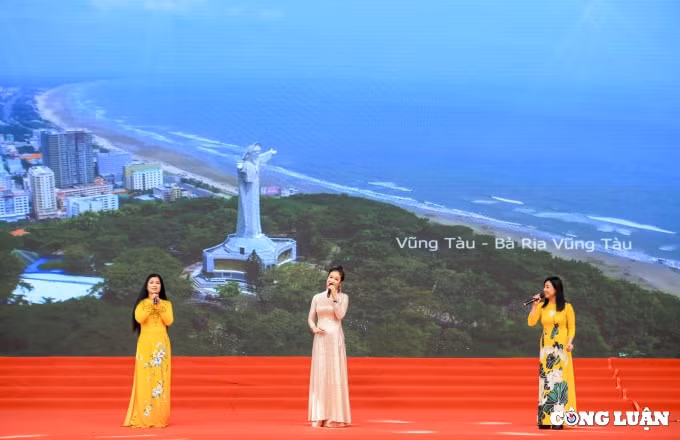 gala tieng hat nguoi lam bao nang cao doi song van hoa tinh than cho nguoi lam bao ca nuoc hinh 12