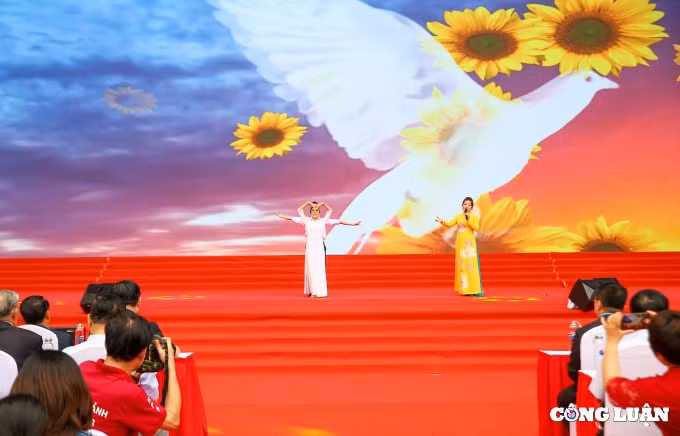 be mac hoi bao toan quoc 2022 bao nha bao va cong luan doat giai b bia bao tet an tuong hinh 15