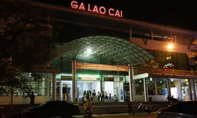 chay lai doi tau khach ha noi lao cai phuc vu khach du lich sa pa cuoi tuan hinh 1