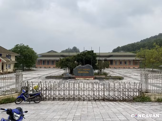 trung tam hoi nghi ham rong dang xuong cap tram trong hinh 3