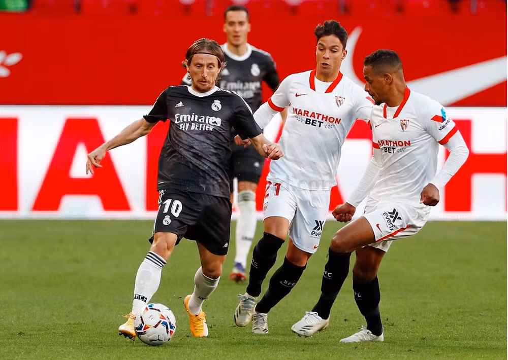 nhan dinh tran sevilla vs real madrid 2h ngay 18 4 hinh 2