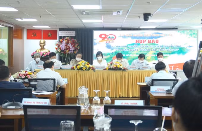 lanh dao tinh gia lai mong muon gan ket kinh te van hoa voi cac doanh nghiep tren toan the gioi hinh 1
