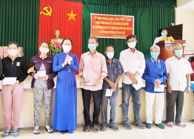 1000 ho ngheo tinh vinh long duoc tang qua dip tet chol chnam thmay hinh 1