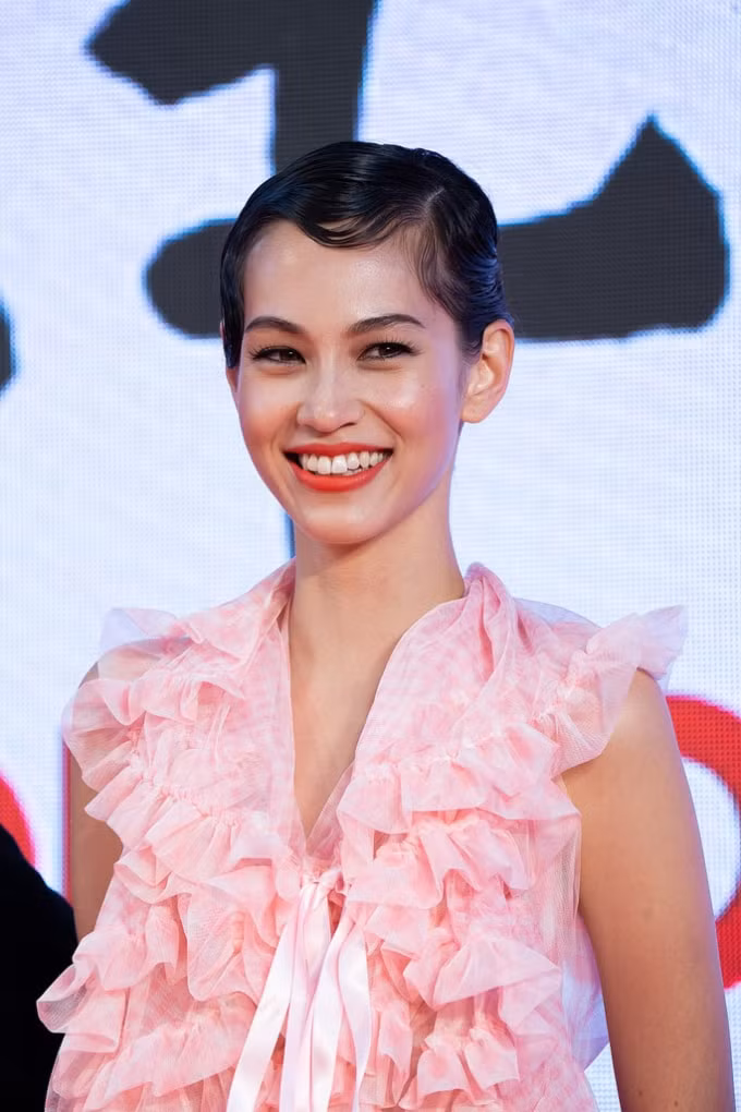nu dien vien trai long ve nan quay roi o showbiz nhat hinh 2