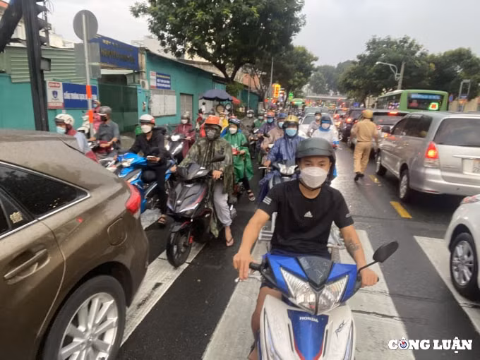 duong sa tp hcm ngap nang sau con mua lon hinh 12