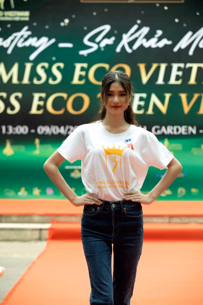 nu thi sinh hoa hau moi truong viet nam tran tro voi han man va dai dich hinh 2