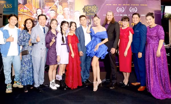 dem toi ruc ro cua nha uyen aaron gay cam xuc manh sau khi cong chieu hinh 2
