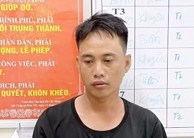 bat giu yeu rau xanh len vao phong khoa trai cua de gio tro doi bai voi co gai cung khu tro hinh 1
