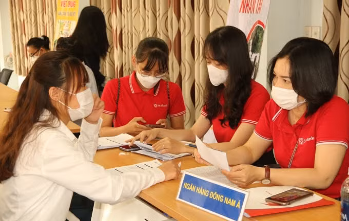 hon 30 doanh nghiep den truong dai hoc kinh te hue de tuyen dung sinh vien hinh 1