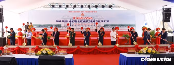chu tich nuoc nguyen xuan phuc du le khoi cong du an nha van hoa nghe thuat tinh phu tho hinh 2