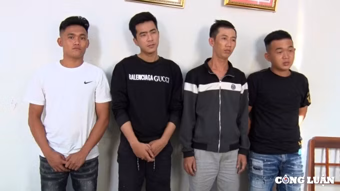 bat giam nhom doi tuong dung sung thanh toan nhau dem mung 2 tet hinh 2