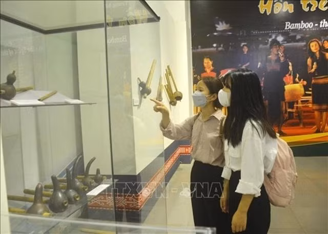 ton vinh gia tri van hoa tay nguyen qua trung bay tre nua hinh 2