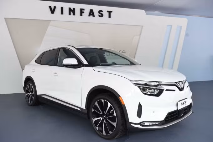 chuyen gia nhan dinh sau khi test xe dien vf 8 on dinh tuyet voi o van toc 175km h hinh 1