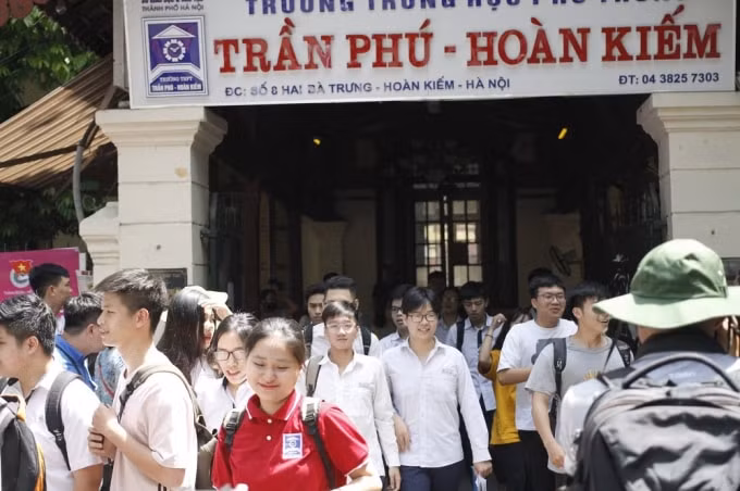 Các thí sinh cần cân nhắc nguyện vọng 1 và 2 phù hợp với sức học của chính mình (ảnh Trinh Phúc).
