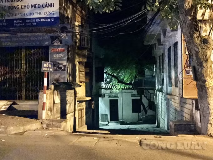 Ngõ 466 Hoàng Hoa Thám trong đêm 30/7 vắng lặng không một bóng người