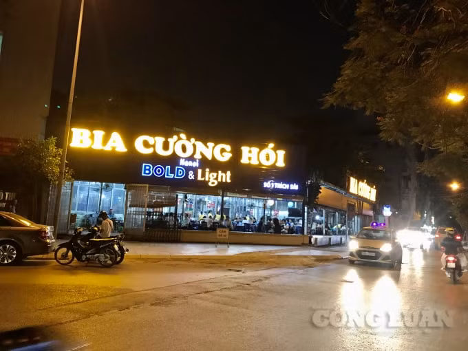 Đặc biệt quán bia Cường Hói tại số 1 Trích Sài cực kỳ đông khách, nằm cách không xa nhà bệnh nhân 459 nhiễm SARS - CoV-2