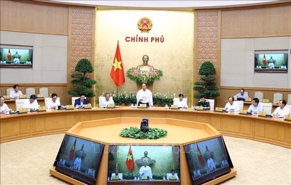 Thủ tướng Nguyễn Xuân Phúc chủ trì phiên họp Chính phủ tháng 5/2019. Ảnh: TTXVN
