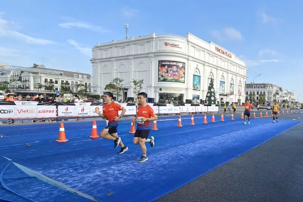 hon 6000 van dong vien tranh tai tai giai marathon ca mau 2024 cup petrovietnam hinh 3