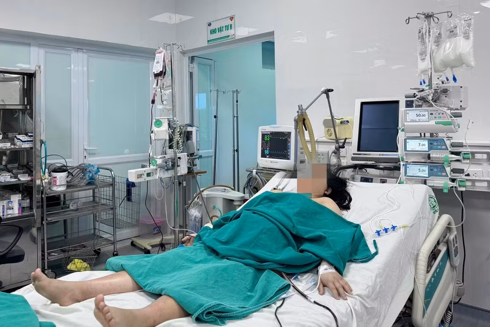 thai phu mac sot xuat huyet be trai chao doi an toan nho mo cap cuu hinh 1