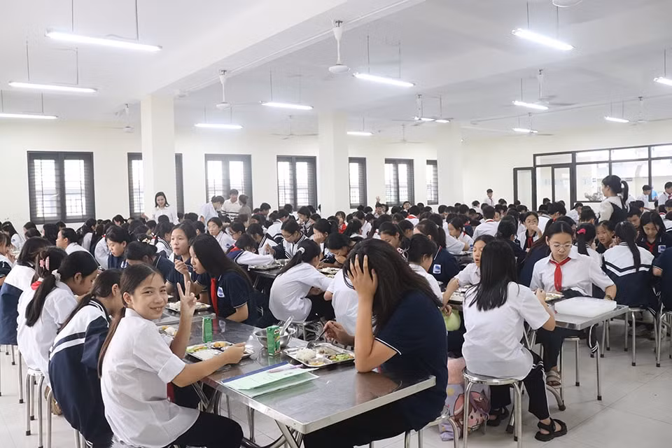 ha noi bao dam an toan thuc pham bep an ban tru truong thcs nguyen thi minh khai hinh 4
