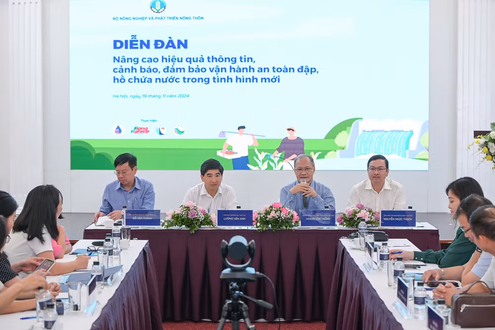 bao nong nghiep viet nam to chuc dien dan ve thong tin canh bao van hanh an toan ho dap hinh 1