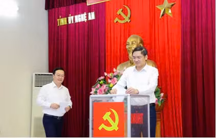 dong chi nguyen duc trung duoc bau giu chuc bi thu tinh uy nghe an hinh 2