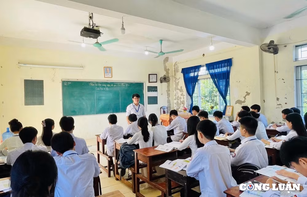 thay pho hieu truong tan tuy voi nghe khong ngung doi moi sang tao trong quan ly giang day hinh 1