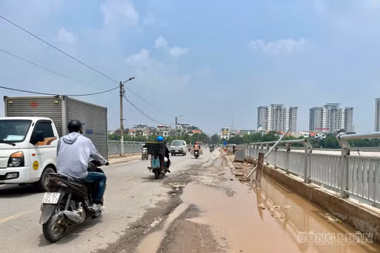 Hà Nội: Cần sớm hoàn trả mặt đường, bảo đảm an toàn tại các dự án chống ngập