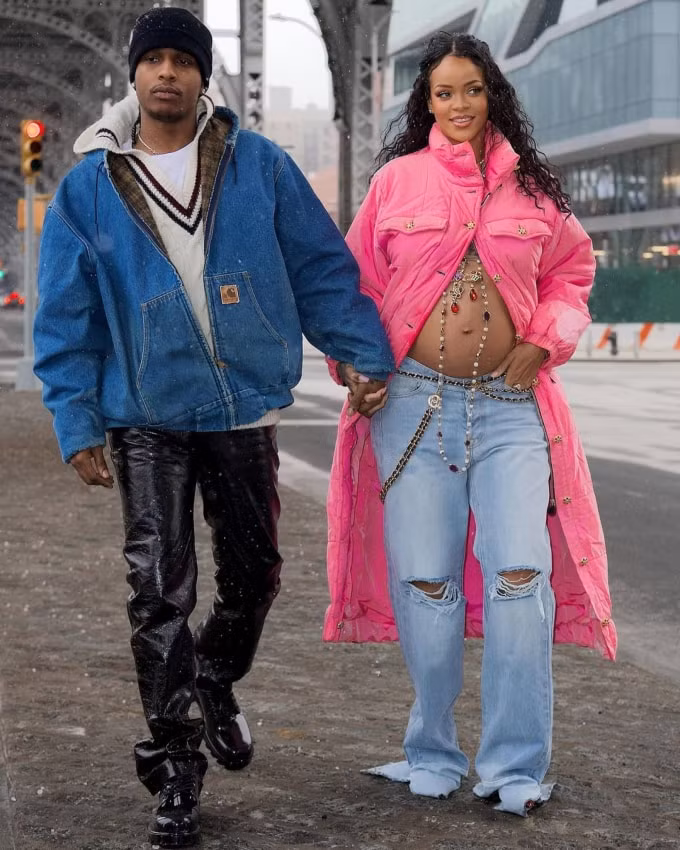 thoi trang mang bau cua rihanna va cac sao nu ngay cang tao bao hinh 2