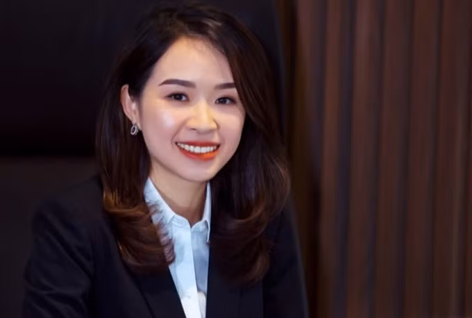 co phieu ngan hang co nu chu tich tre nhat nganh lien tuc bay cao hinh 2