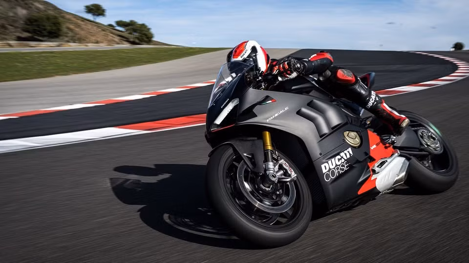 ducati panigale v4 sp2 ra mat so huu suc manh gan 230 ma luc hinh 5