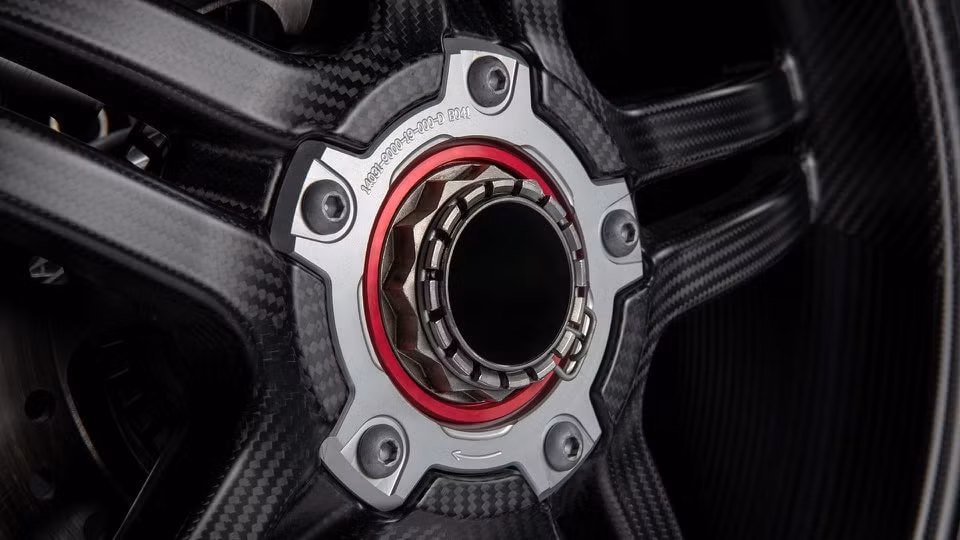ducati panigale v4 sp2 ra mat so huu suc manh gan 230 ma luc hinh 2