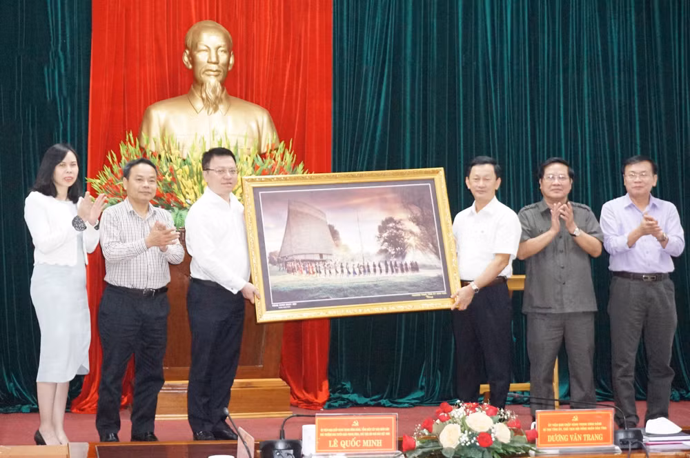phoi hop tao dieu kien thuan loi cho can bo phong vien cac co quan bao chi trung uong den tac nghiep hinh 3